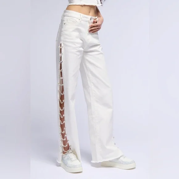 💥AKIRA Diamonds Metal Slit Raw Hem White Denim 💥 - Picture 14 of 14